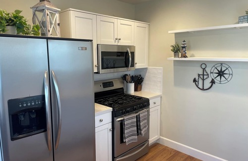 Carpinteria Condo | Sandyland Escape - 2 Bedroom Condo in Carpinteria that is steps from the sand!