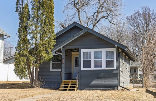 Sioux Falls House | Sanford Stay w/Sunroom | Grill & Minigolf