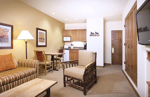 Taos Apartment | Sangre de Cristo Mountains, Art Galleries, Tex-Mex Cuisine Galore!