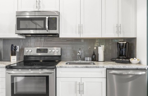 Historic Ybor Apartment | Sangria Suite - Ybor City