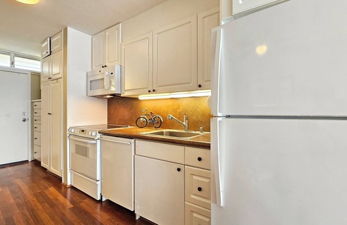 Honolulu Apartment | Sans Souci 1106 🕶 Gold Coast Seaside Studio above the Beach 30+Nights