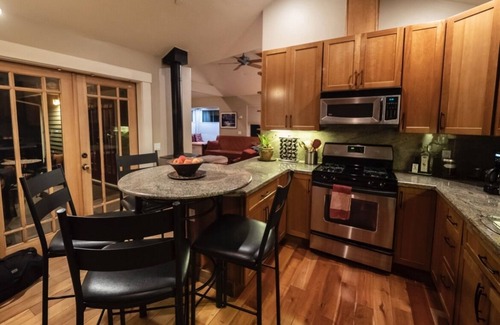 Westside Santa Cruz Cottage | Santa Cruz Cottage visit at AlohaSanctuaryRentalHomes. Com for discounts