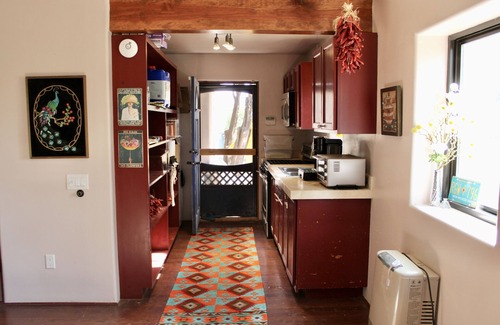 Canoncito House | Santa Fe Forest Getaway - Guesthouse - Pet & Kid Friendly