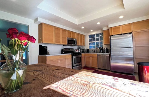 Mar Vista House | Santa Monica 3 bedroom house with sunny outdoor deck