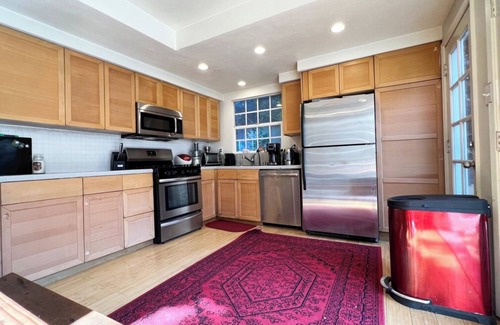 Mar Vista House | Santa Monica 3 bedroom house with sunny outdoor deck