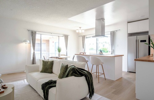 Wilshire Montana Apartment | Santa Monica Gem, Steps to Montana, Poolside Bliss