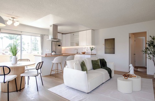 Wilshire Montana Apartment | Santa Monica Gem, Steps to Montana, Poolside Bliss
