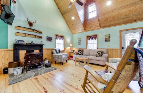 Robbinsville House | Santeetlah Lake Retreat with Dock Walk to Water!