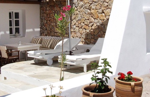 Vourvoulos Apartment | Santorini Suite with Jacuzzi 3 by Delfus