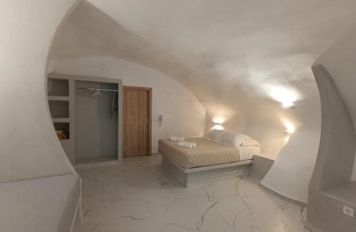 Perissa Apartment | Santorini White Lotus