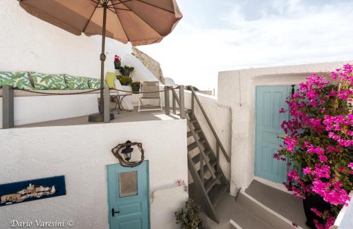 Pyrgos House | Santorinian Lava House