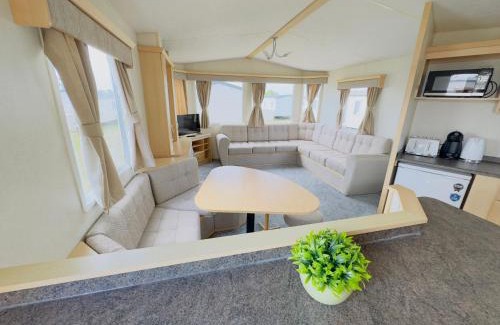 Clacton-on-Sea Resort | Santos Caravan Beautiful Holiday Home