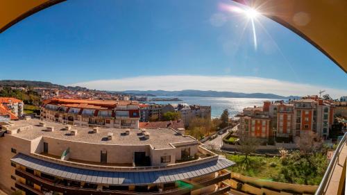 Sanxenxo Apartment | Sanxenxo, Apartamento 1 hab con vistas al mar, piscina, garaje y a 150 mts de la Playa Silgar