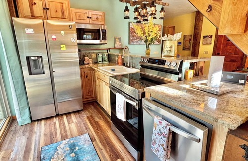 Eureka Springs Cabin | Sapphire Moonlight, Mountain View oasis cabin with kayaks, Grill, lake access