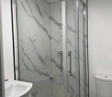 Sheffield Apartment | Sapphire Suite