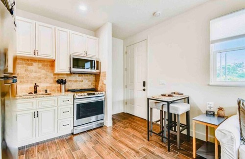 Gillespie Park Apartment | Sarasota Downtown Pet-Friendly 1BD/1BA-Lido Beach
