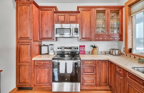 Saratoga Springs House | Saratoga Lakeside Lookout|9 Beds|EV Charger|Views