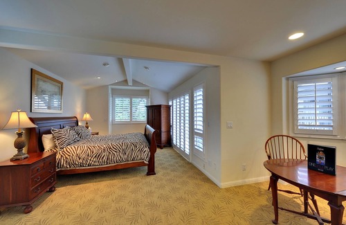 Saratoga Hotel | Saratoga Oaks Lodge