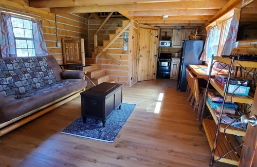 Hardin County Cabin | Sassafras Ridge Log Cabin by Garden of the Gods in the Shawnee National Forest