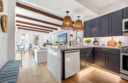 White St. Gallery House | SATISFY MY SOUL ~ 3 BR, 3.5 Ba Newly Renovated Mid Town Home w/Pool!