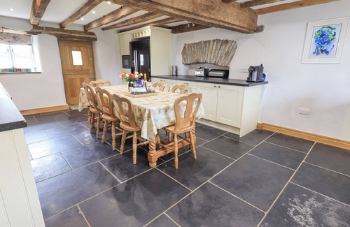 Satterthwaite Cottage | SATTERTHWAITE FARMHOUSE - SLEEP 8, pet friendly in Satterthwaite