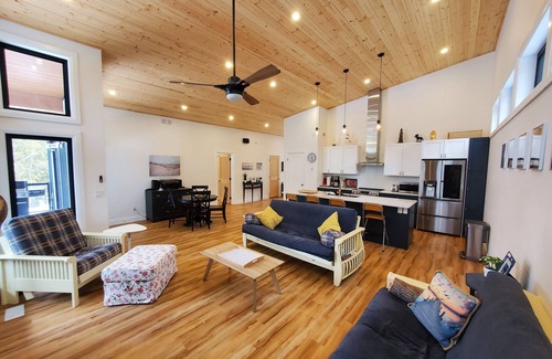 Sauble Beach Cottage | Sauble Beach Cottage – Perfect Thanksgiving Getaway, Steps to Beach & Shops