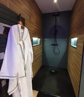 Saint-Jean-de-la-Neuville House | SAUNA, BALNEO, TERRASSE, PARKING, Le tout totalement privé dans maison indépendante à la décoration soignée, ensoleillé et sans vis à vis, Prise VE, Calme et discrétion Garantis, Idéalement situé pour visiter la région, Animaux bienvenues