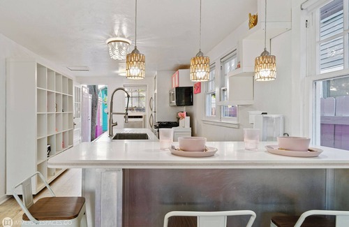 Lake Worth House | Sauna; Bar; Beach; Walk Downtown; Courtyard; Artsy; Family and Pet Friendly