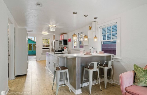 Lake Worth House | Sauna; Bar; Beach; Walk Downtown; Courtyard; Artsy; Family and Pet Friendly