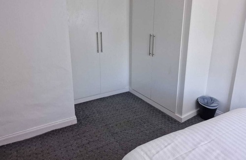 Leicester House | SAV 4 Bed House - Leicester