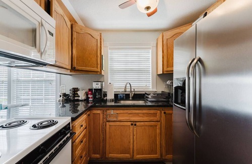 Flamingo Parks Condo | Savannah Apartment: a Cozy Retreat w/Heated Pool