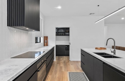 Fingal House | Savannah close to the Black Bull Golf Course. Perfect for golf groups and families.