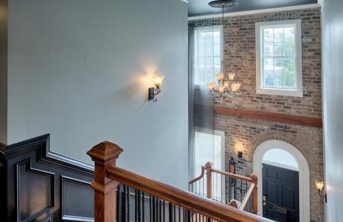 Old West Broad Neighborhood House | Savannah Lez Frederick