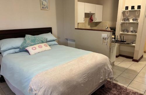 Greater Johannesburg Metropolitan Area Apartment | Savannah Lodge Apartments unit 81