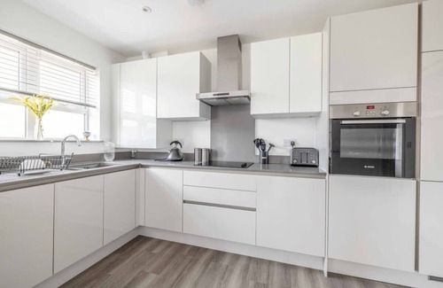 Runnymede Condo | SAVILL GARDEN ❤ VIRGINIA WATER LAKE & FREE PARKING