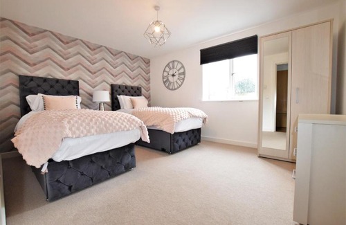 Brislington Apartment | Savoy Court - Free Parking