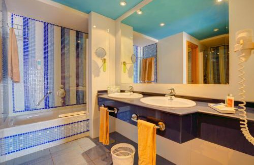 Bahia Calma Hotel | SBH Crystal Beach Hotel & Suites - Adults Only