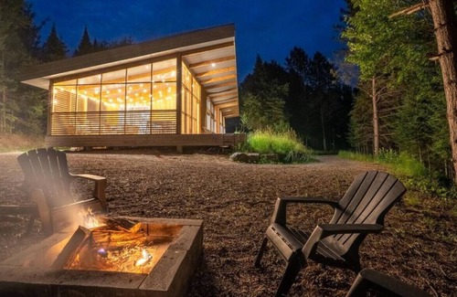 St-Adolphe-d'Howard Cabin | Scandinavian
