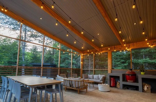 St-Adolphe-d'Howard Cabin | Scandinavian