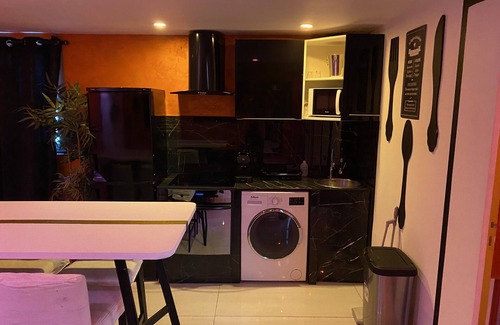 Republique - Tolstoi Apartment | Scarface in the heart of downtown Villeurbanne