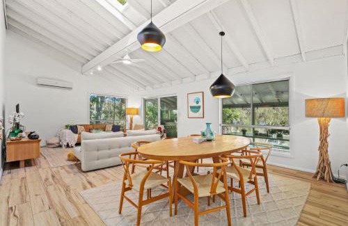 Avoca Beach House | Scenic 4-Bed Lake House 5-min Walk to Avoca Beach