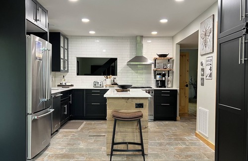 Frank Cabin | Scenic 7-acre mountain home, seasonal waterfall view, EV charger, dog friendly!