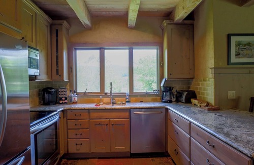 Augusta House | Scenic and private retreat in Missouri wine country