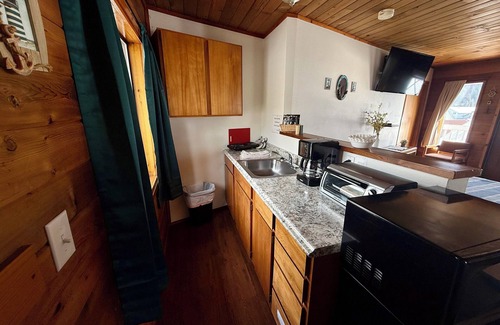 Bayview Hotel | Scenic Bay Motel room 4