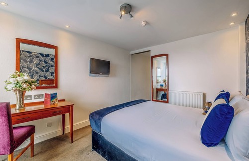 Westcliff-on-Sea Hotel | Scenic Coastal Retreat Close to Southend Beach & Cliffs Pavilion