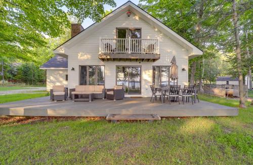 Central Lake House | Scenic Cottage with Private Dock on Torch Lake