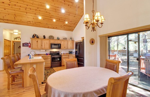 Pinetop Cabin | Scenic Deck + Horse Corral: Pinetop-Lakeside Cabin