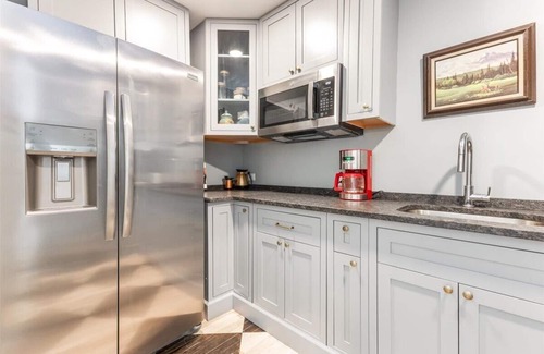 Trenton House | Scenic Getaway with Huge Spa, Pool, Fire Pit, 2 Kitchens - 15m to Chattanooga!