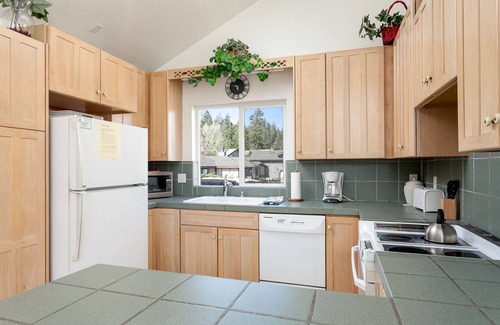 Boulder Bay House | Scenic Lakefront Home with Hot Tub at a Great Price