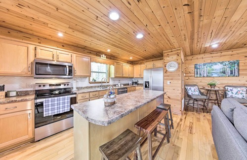 Murphy Cabin | Scenic Murphy Escape with Hot Tub & Fire Pit!
